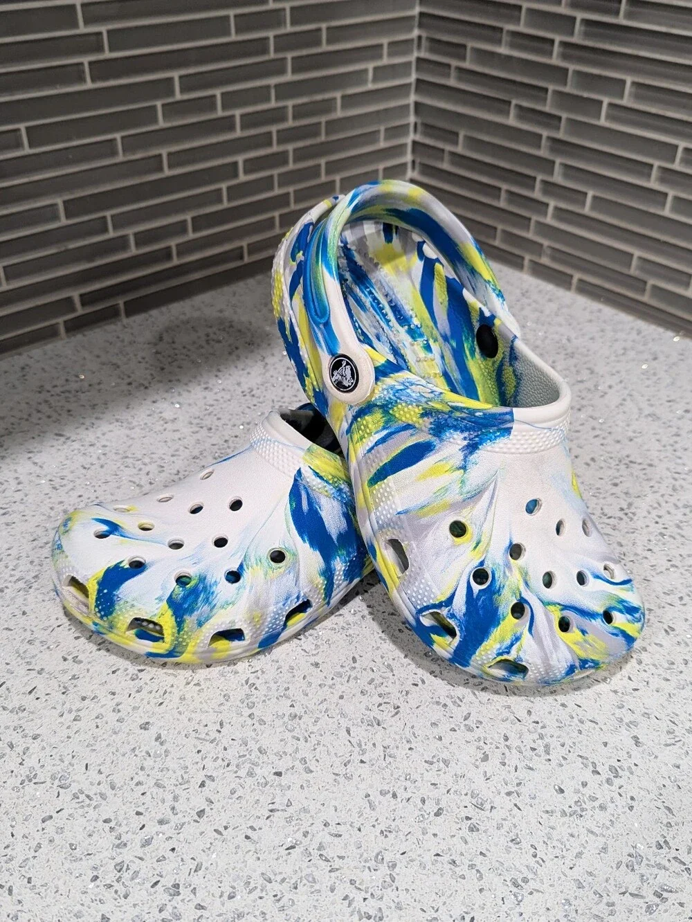 Crocs Kids Blue Yellow Marbled Tie Dye Unisex Boy Girl Rubber Clog Summer Size 4